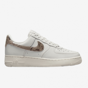 Nike Air Force 1 '07 女士板鞋