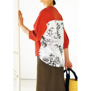 後ろ姿もぬかりなく 花柄後ろ切替プルオーバー