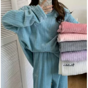 クーポンで1,590円！ふわふわもこもこであったか♪ルームウェア上下セット