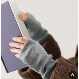 かさばらないのにあたたかいアームウォーマー(裏起毛)(毛玉になりにくい)(スッキリ見え)