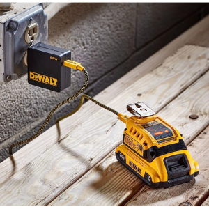 Dewalt DCB094K 20V MAX FLEXVOLT 5 Amp USB Charging Kit @ Amazon