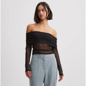 NA-KD 一字肩上衣