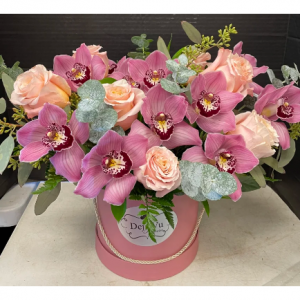 圆帽盒中的兰花与玫瑰,Standard