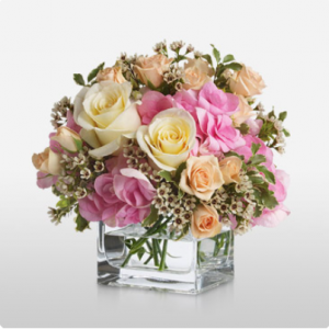 蜡花、黑皮塔、桃玫瑰花束