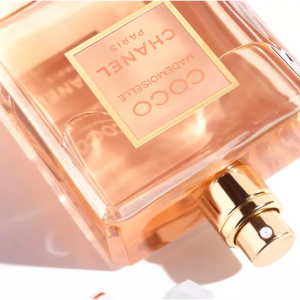 CHANEL Beauty & Fragrance Offer @ Saks Fifth Avenue