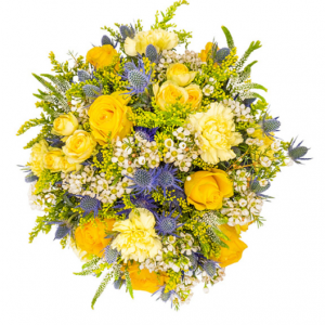 黄玫瑰、康乃馨、补血花、蜡花和尖刺蓟花束