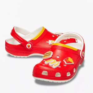 Urban Outfitters官网 Crocs X McDonald's 联名款红色女士洞洞鞋额外6折热卖 