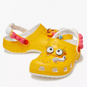 Extra 40% Off Crocs X McDonald's Birdie Classic Clog @ Urban Outfitters