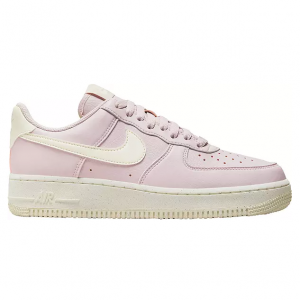 Nike Air Force 1 '07 女士运动板鞋