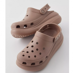 Urban Outfitters官網 Crocs 拿鐵色女士泡芙鞋5折熱賣 