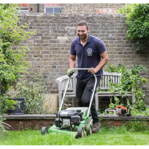 Professional lawn mowing service in London based on your lawn’s needs @ Fantastic Services UK