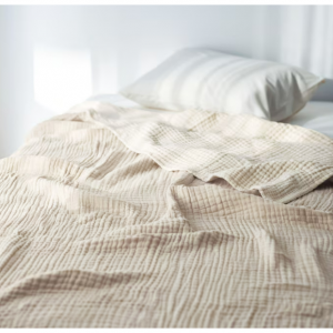 洗いをかけたやわらか綿素材のイブル風6重ガーゼケット