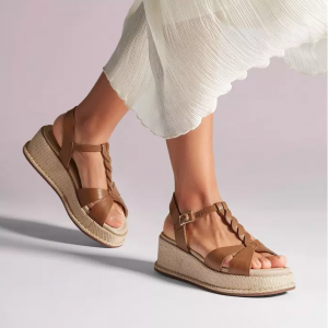 Clarks 親友特賣會 精選夏季美鞋限時促銷 