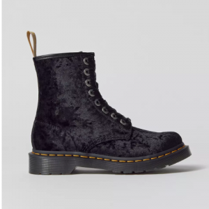 Urban Outfitters官網 Dr. Martens 1460 Vegan 絲絨8孔馬丁靴額外6折熱賣 