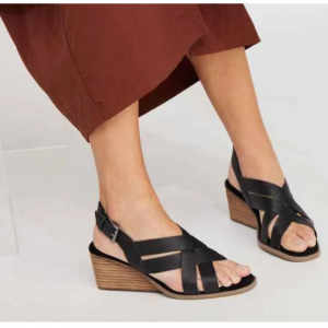 Up to 65% off End of Season Clearance @ TOMS Canada