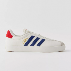 Urban Outfitters官网 adidas VL Court 3.0 女款休闲运动鞋5.3折热卖 