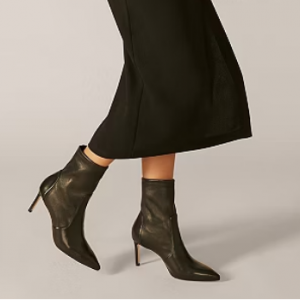 Extra 30% Off Sitewide @ Stuart Weitzman Outlet 