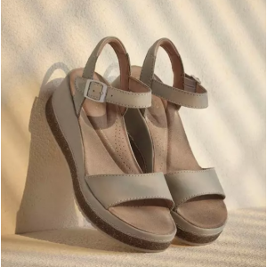 Seasonal Offer - 30% off Women's Sandals @ Clarks UK