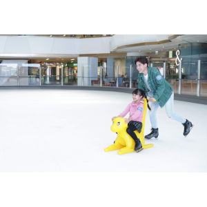 2025香港7大溜冰场推荐及订票攻略（地点+开放时间+费用+交通+注意事项）