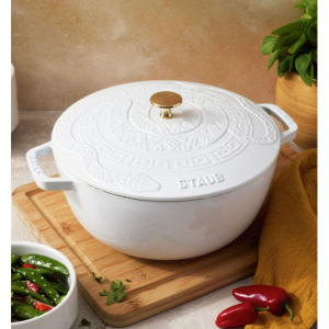 Staub 5.25 誇脫鑄鐵帶蛇形蓋的燉鍋，純白色