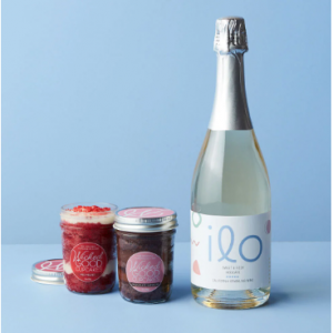 Wicked Good Cupcakes 纸杯蛋糕 2 件套 & 莫斯卡托礼品套装