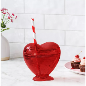 Room Essentials™ 14 fl oz 帶吸管的人物心形玻璃杯