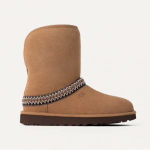 30% Off Women's Classic Short Crescent @ UGG