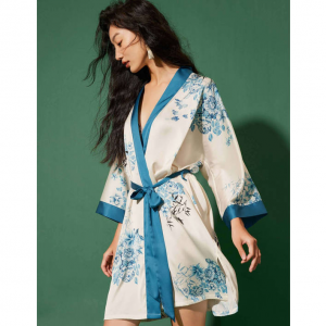 Ulivary 短款睡袍