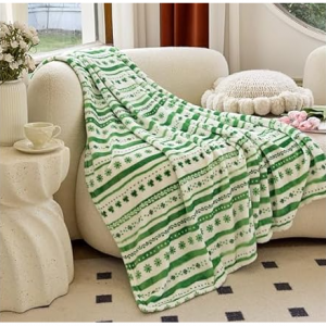 Elegant Comfort Luxury Velvet Super Soft Lucky Green Clover Shamrock Irish Print Fleece Blanket