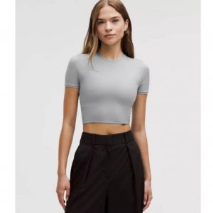 lululemon Wundermost Ultra-Soft Nulu 短款运动T恤