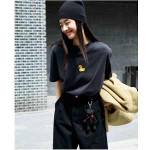 MO&Co. Ribbed Collar Cartoon T恤