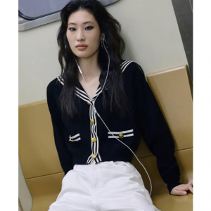 MO&Co. Contrast Metal Button 針織上衣