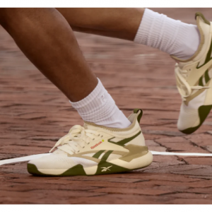 Reebok官网季末大促低至4折+额外5折，精选男女运动鞋、T恤运动裤等特卖