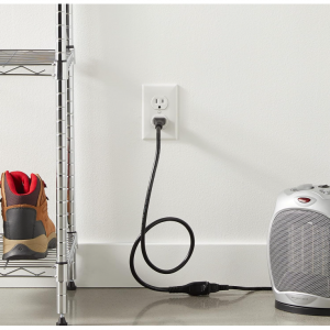Amazon Basics 3孔插座延长线 3 Ft @ Amazon