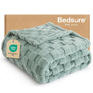 Bedsure Sage Green Fleece Blanket for Couch @ Amazon