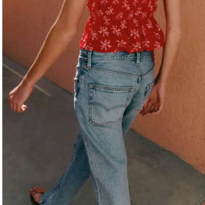 Levis 精选时尚短裤2条$29.99，时尚牛仔裤2条$49