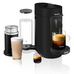 De'Longhi 出品的 Nespresso VertuoPlus 浓缩咖啡机，带奶泡器，墨黑色