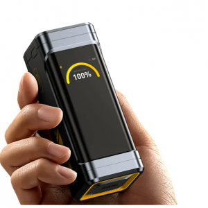 The FUTURE STARSHIP PRO PD 3.1 210W 10000mAh移动电源，配备 140W USB-C 转 USB-C 数据线