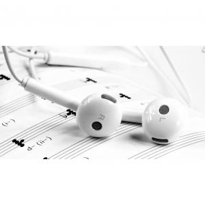 18款国内外免费听歌软件推荐 - 纯免费听歌、音乐下载、MV/电台播放等！