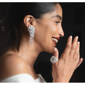 2025全球珠宝品牌科普、排名及等级划分 - 梵克雅宝、卡地亚、宝格丽、蒂芙尼等档次梯队一览！