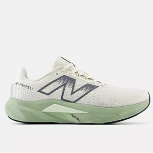 New Balance FuelCell Propel v5 运动鞋