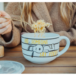 Silver Buffalo Peanuts Snoopy and Woodstock Ceramic Soup Mug with Vented Plastic Lid, 24 Ounces