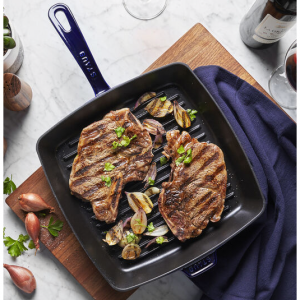 Staub 12 英寸铸铁方形烤盘，深蓝色 - 工厂二手货