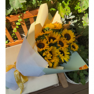 Sunflower Gold Bouquet, 7 Stems