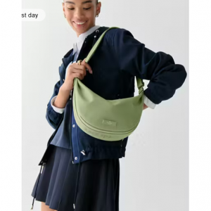 Carter Nylon 中号斜挎包