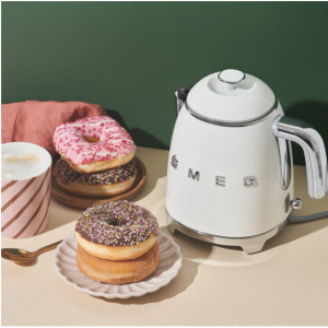 Smeg KLF05 Retro 50's Style Mini Kettle, 1400W, 0.8L, 4 Colors @ Magicvision