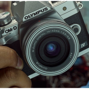 OM SYSTEM - OM-D E-M10 Mark IV相机，现价$599.99 