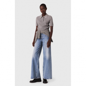 羊毛材质Polo衫，领口饰有水钻