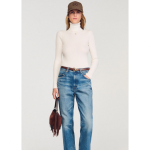 绞花针织高领毛衣