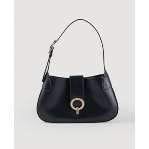 Janet 包采用经认证的皮革制成